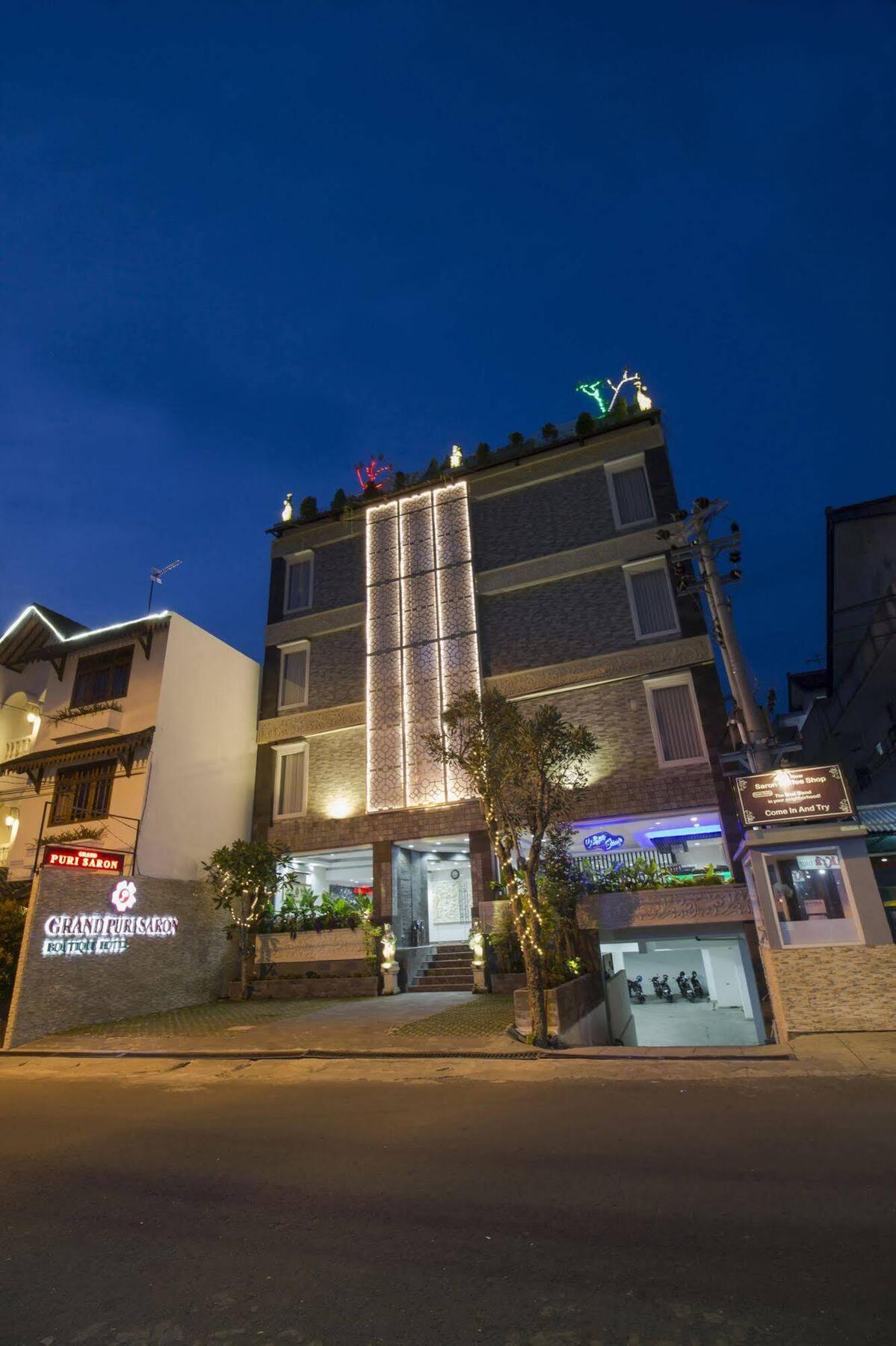 Grand Puri Saron Hotel Malioboro Yogyakarta Exterior foto
